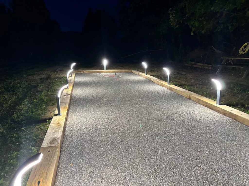 Terrain de pétanque de nuit